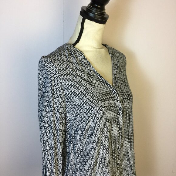 Talbots Blouse Shirt Top Sz M Womans Blue White V-neck Button Front Long Sleeve - Picture 14 of 15